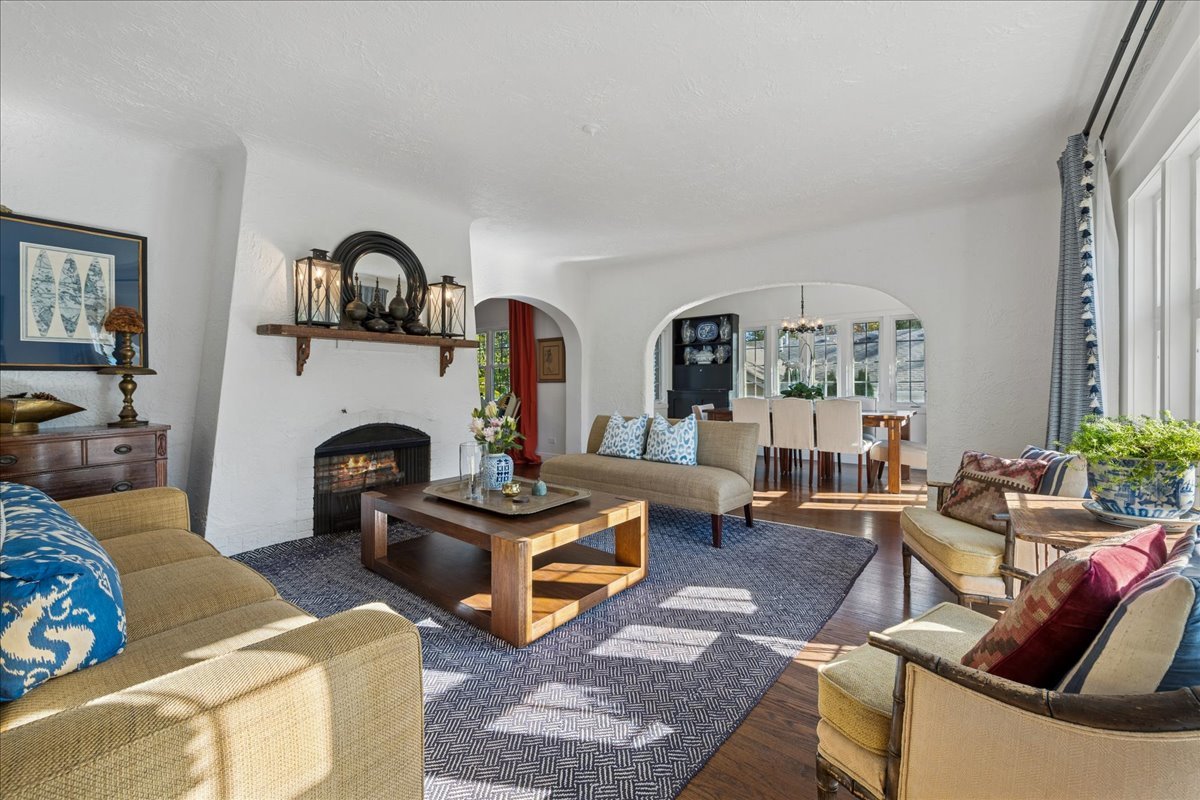 420 W Cook Avenue, Libertyville, IL 60048