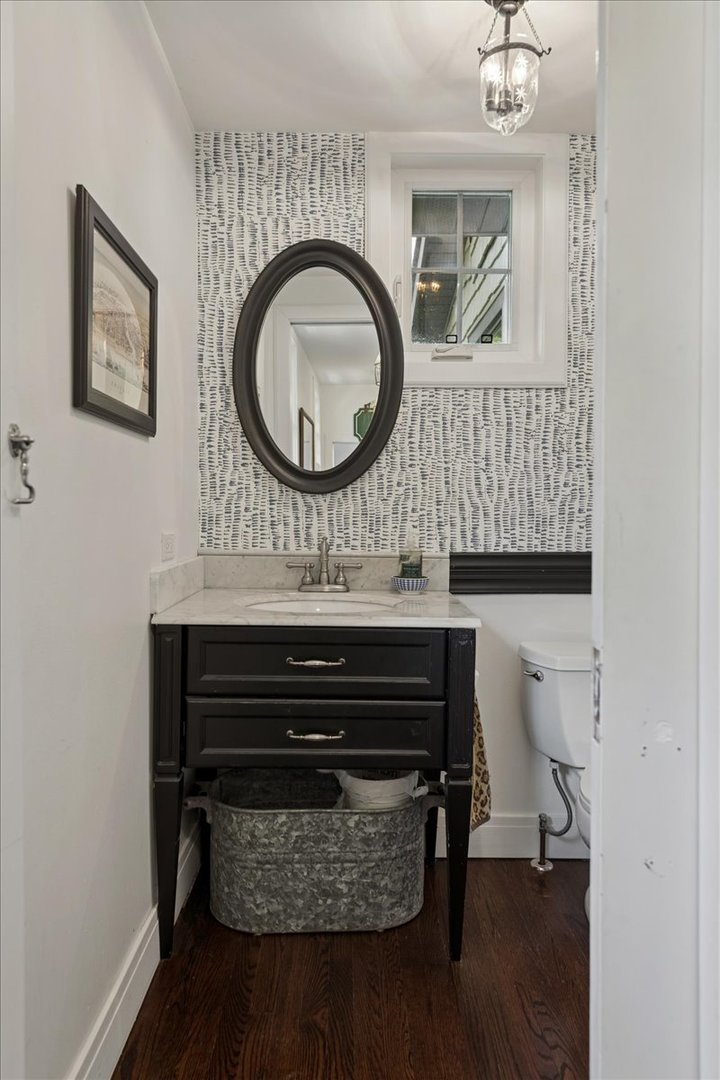 420 W Cook Avenue, Libertyville, IL 60048