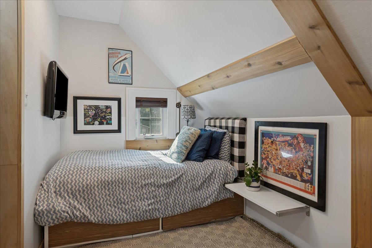 420 W Cook Avenue, Libertyville, IL 60048