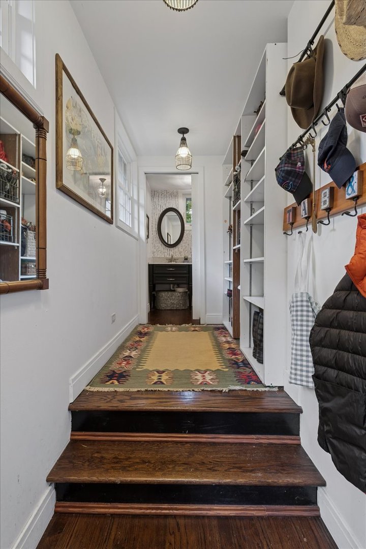 420 W Cook Avenue, Libertyville, IL 60048