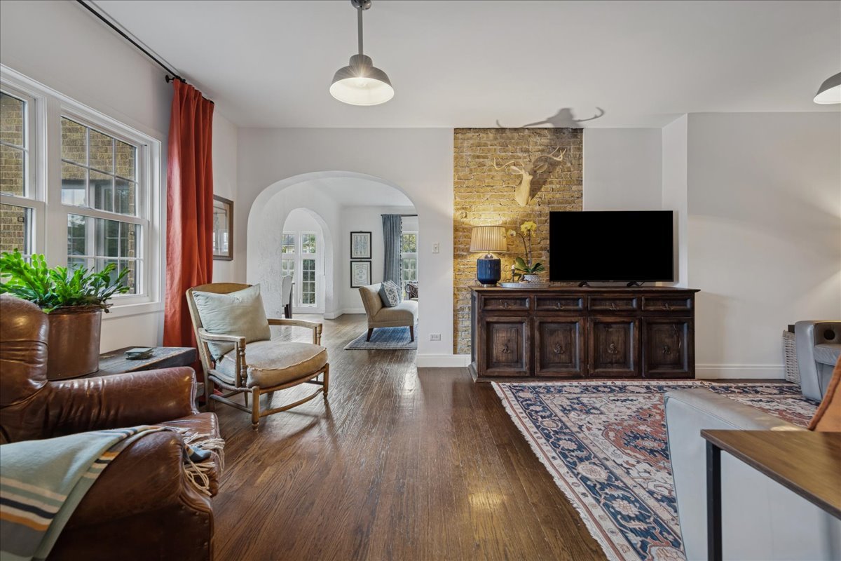 420 W Cook Avenue, Libertyville, IL 60048