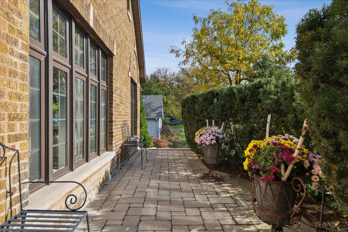 420 W Cook Avenue, Libertyville, IL 60048