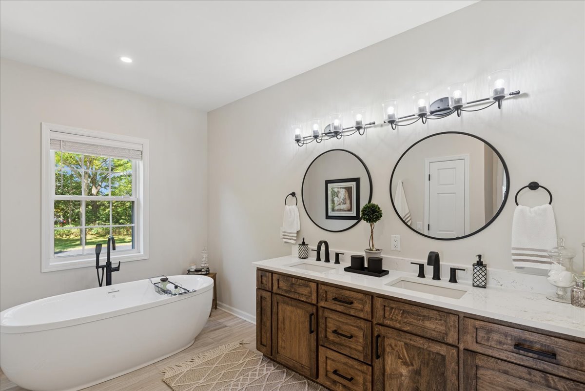 920 S Teut Road, Burlington, WI 53105