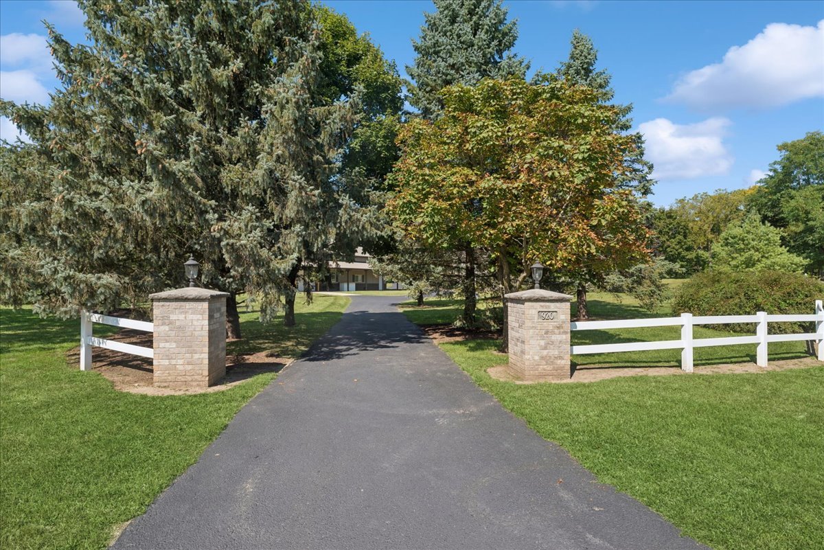 920 S Teut Road, Burlington, WI 53105