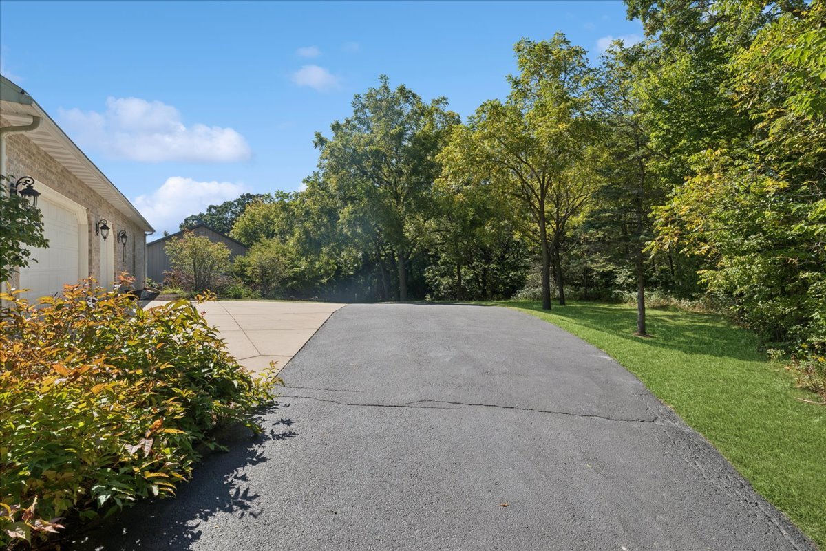 920 S Teut Road, Burlington, WI 53105