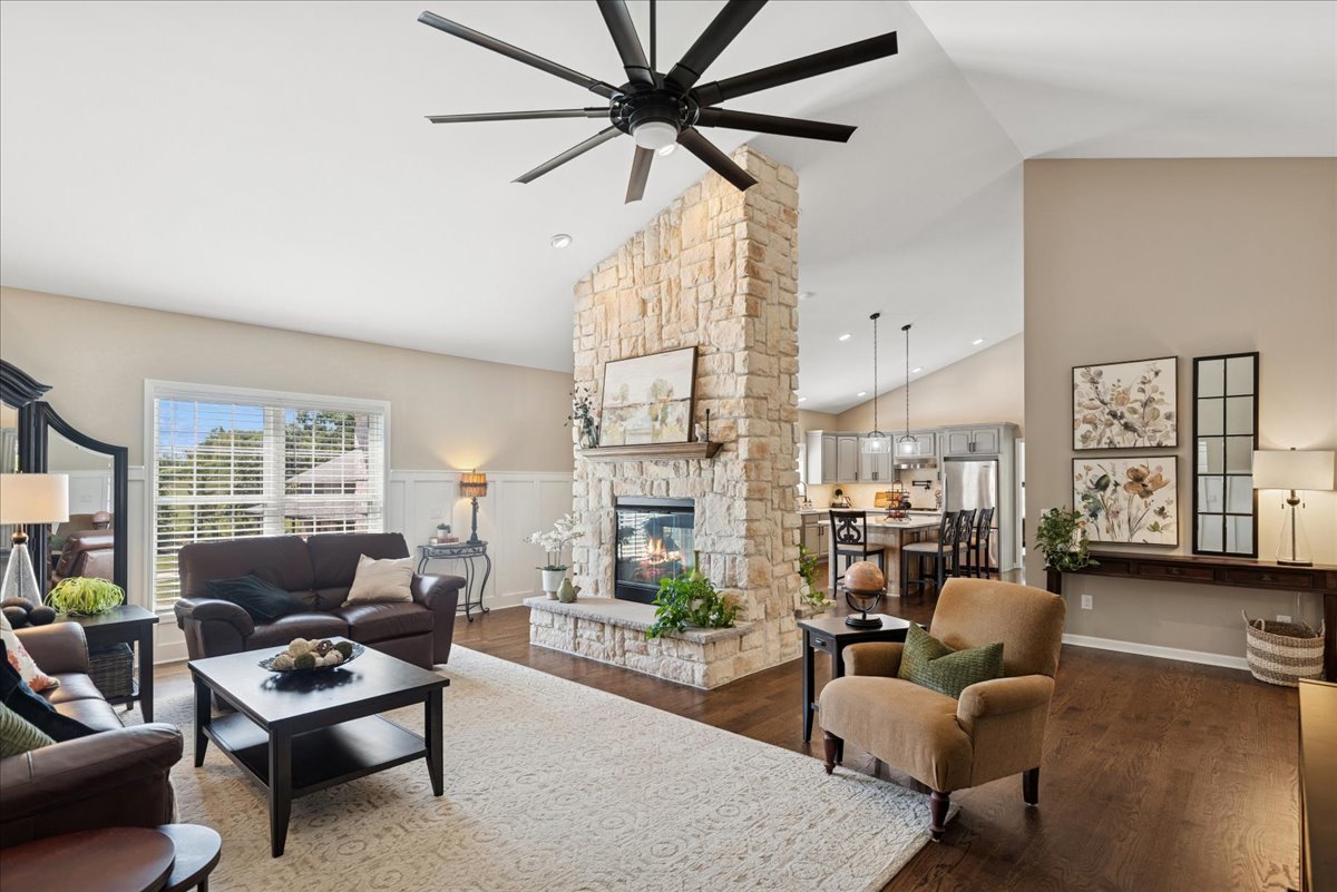 920 S Teut Road, Burlington, WI 53105