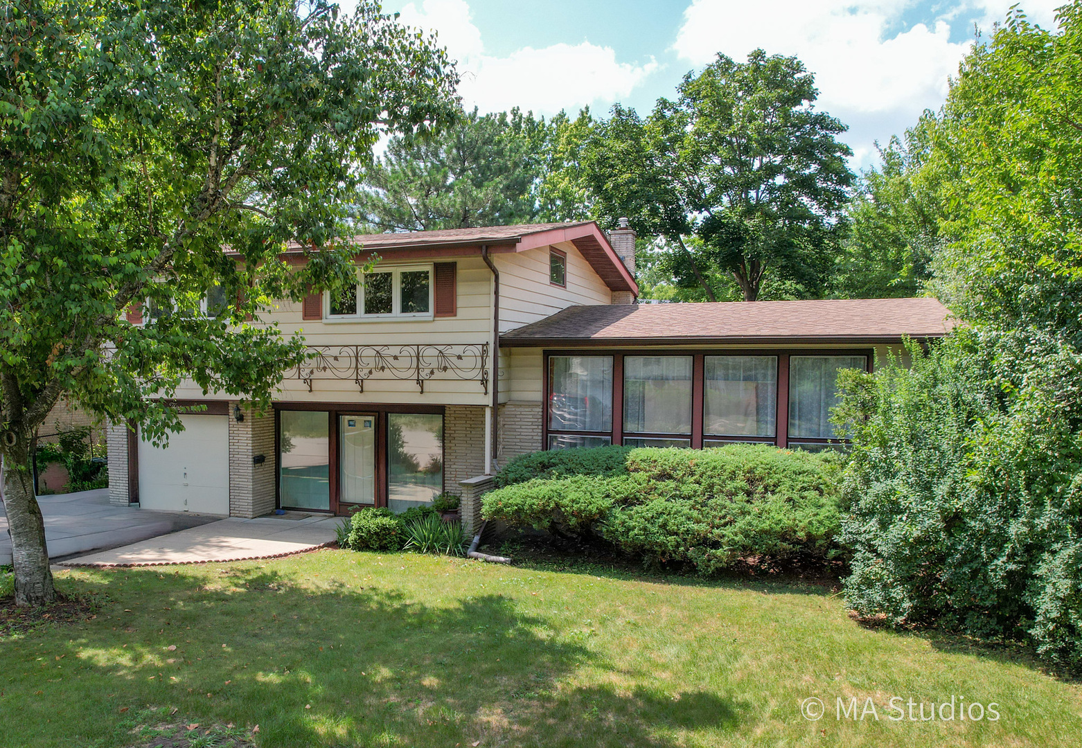 636 Clearview Drive, Glenview, IL 60025