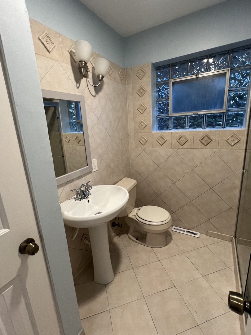16W318 95th Place, Burr Ridge, IL 60527