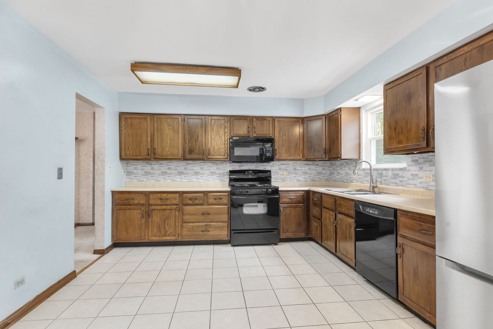 829 E Evergreen Street, Wheaton, IL 60187