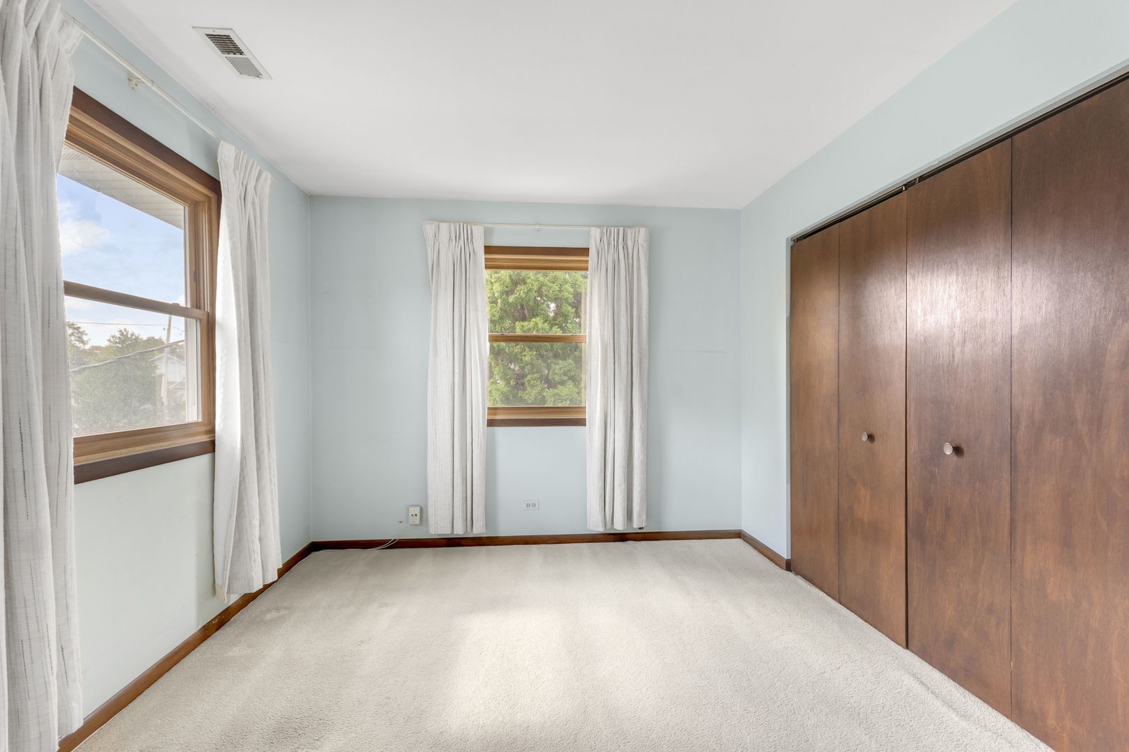 829 E Evergreen Street, Wheaton, IL 60187