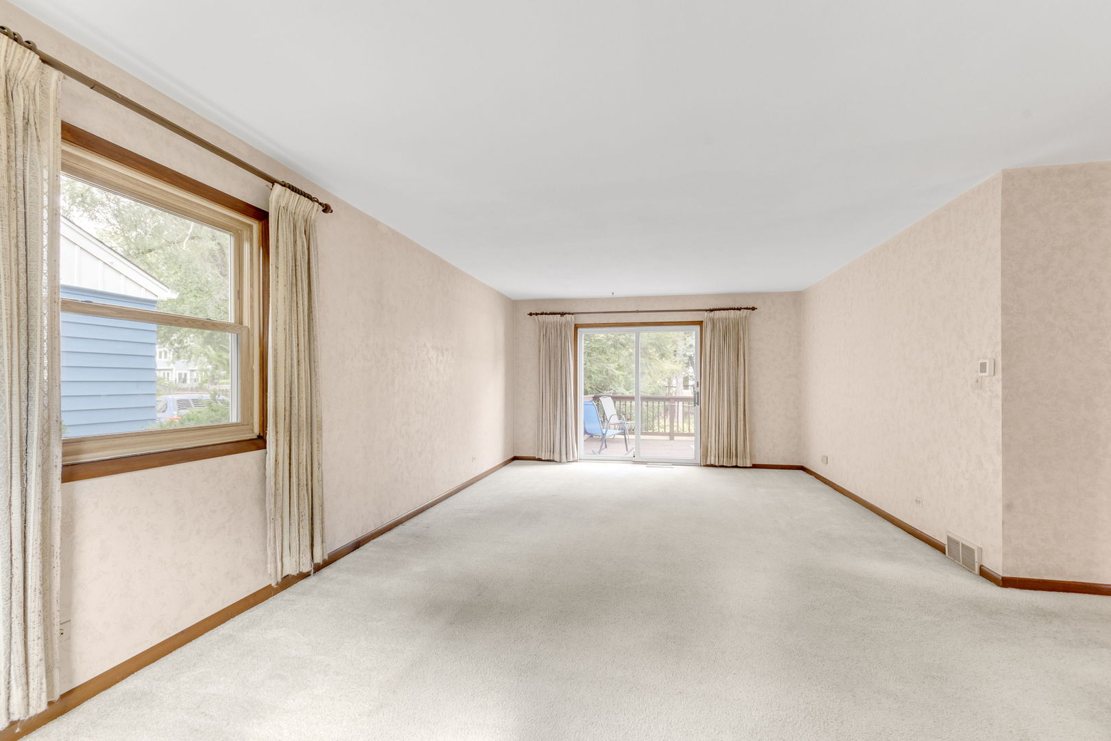 829 E Evergreen Street, Wheaton, IL 60187