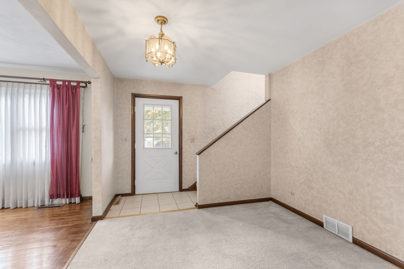 829 E Evergreen Street, Wheaton, IL 60187
