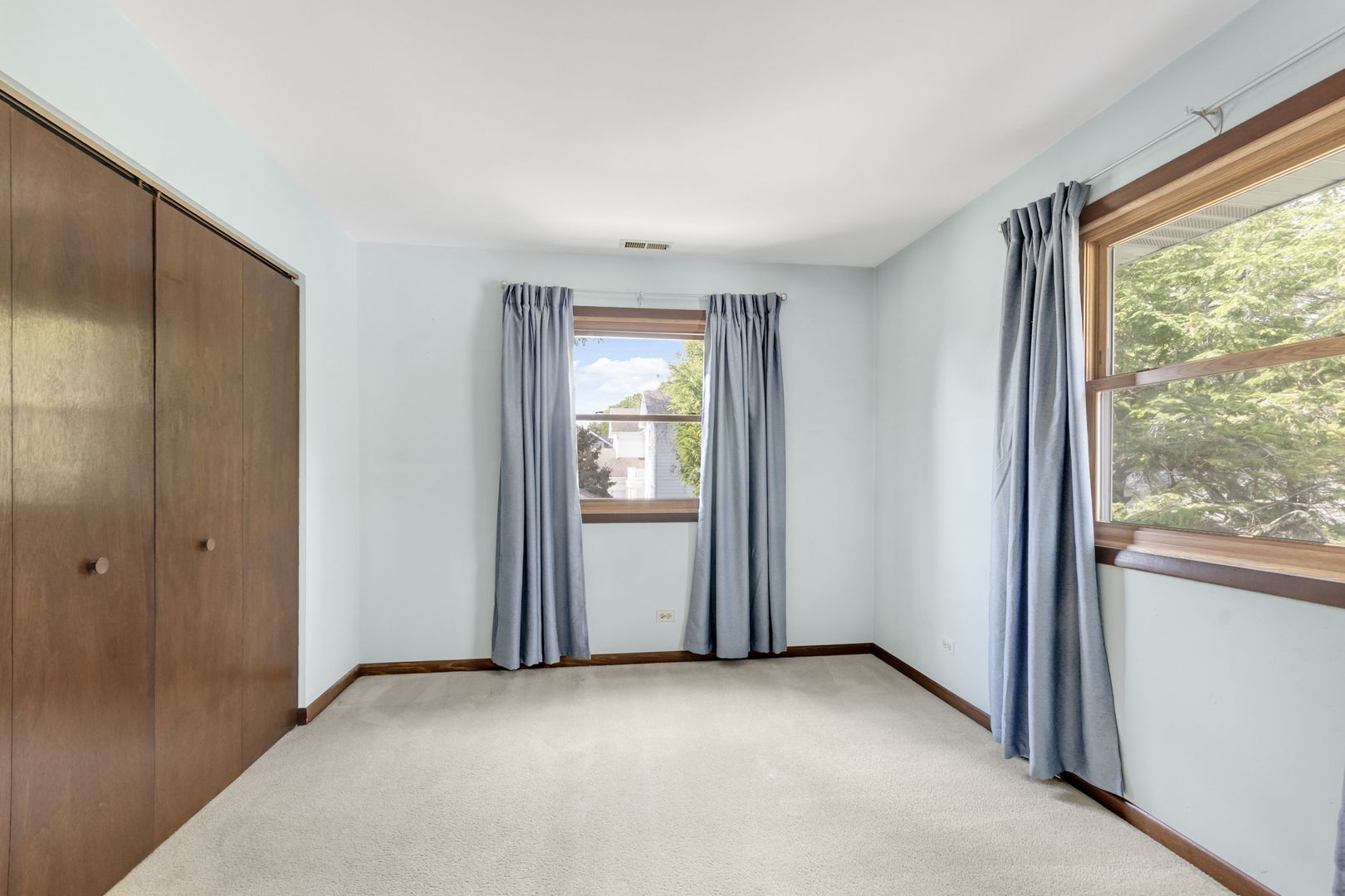 829 E Evergreen Street, Wheaton, IL 60187