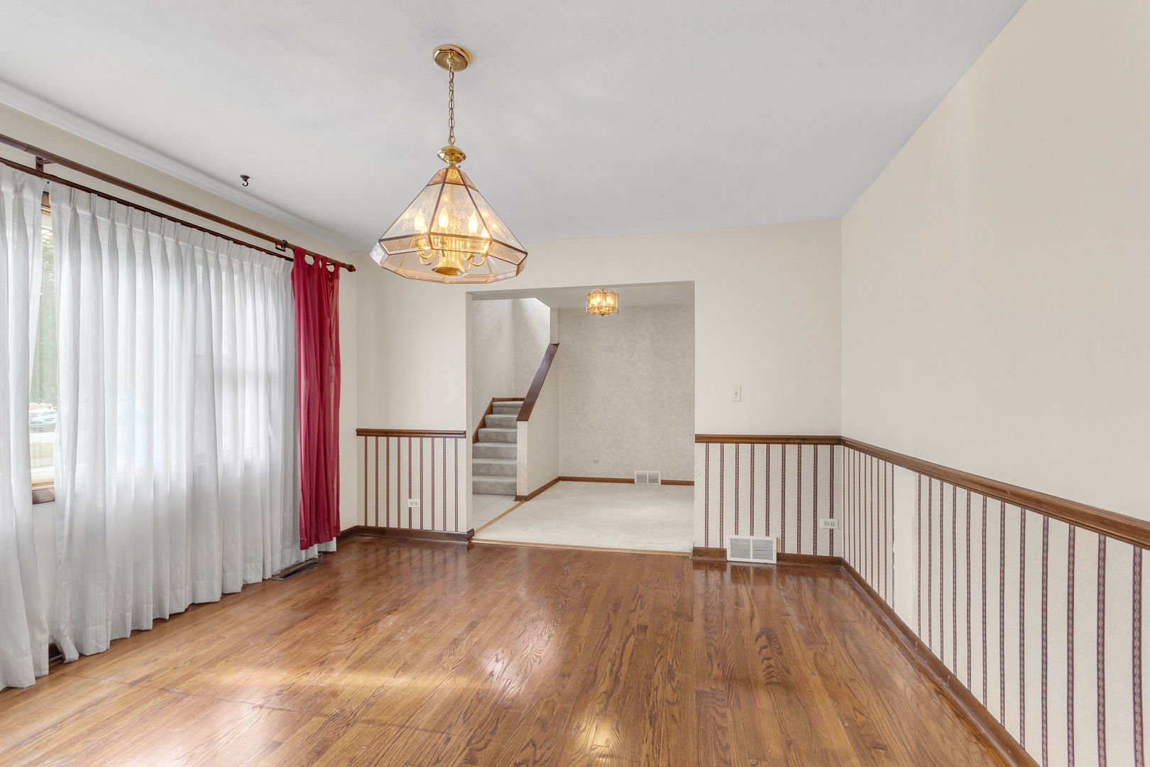 829 E Evergreen Street, Wheaton, IL 60187