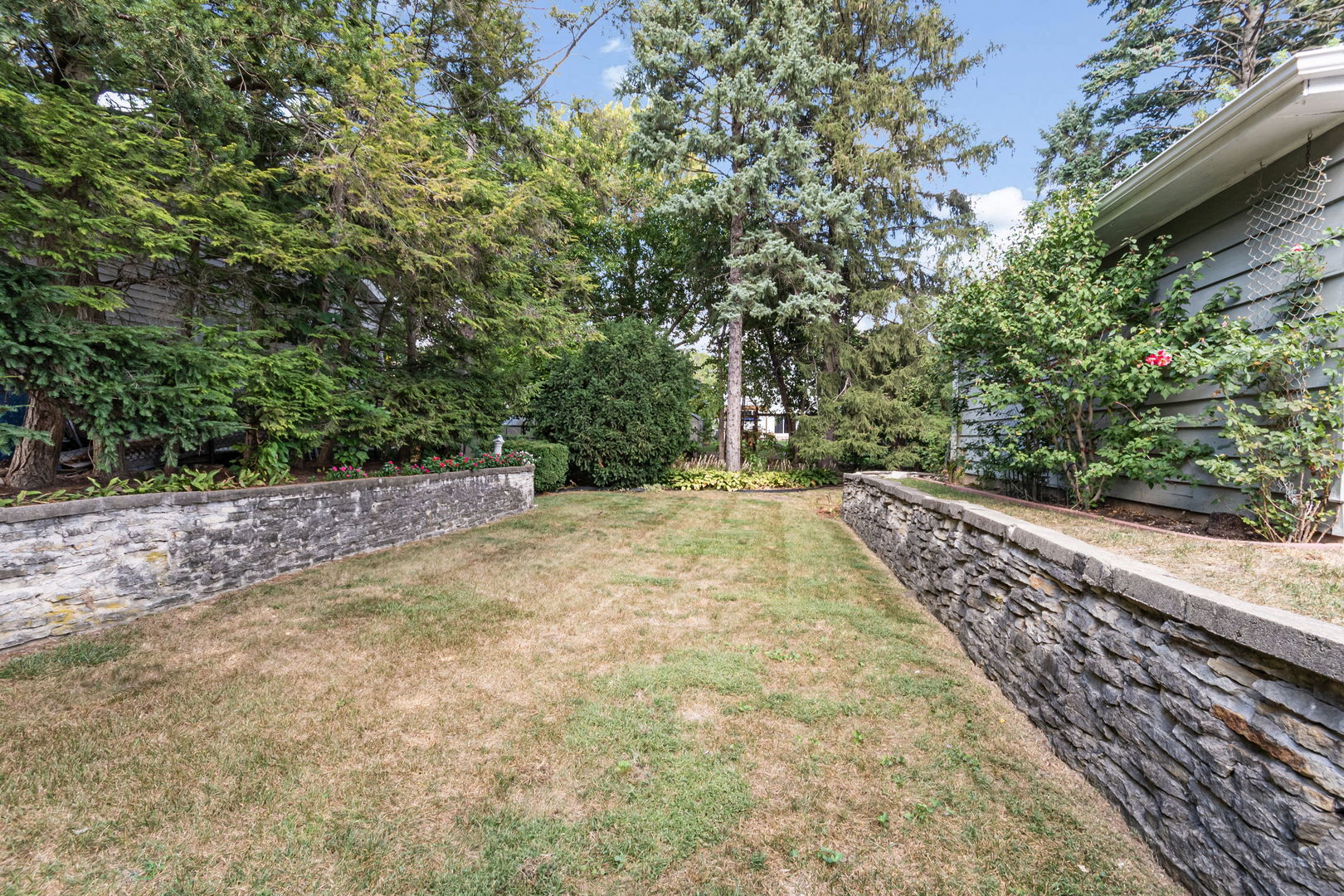 829 E Evergreen Street, Wheaton, IL 60187