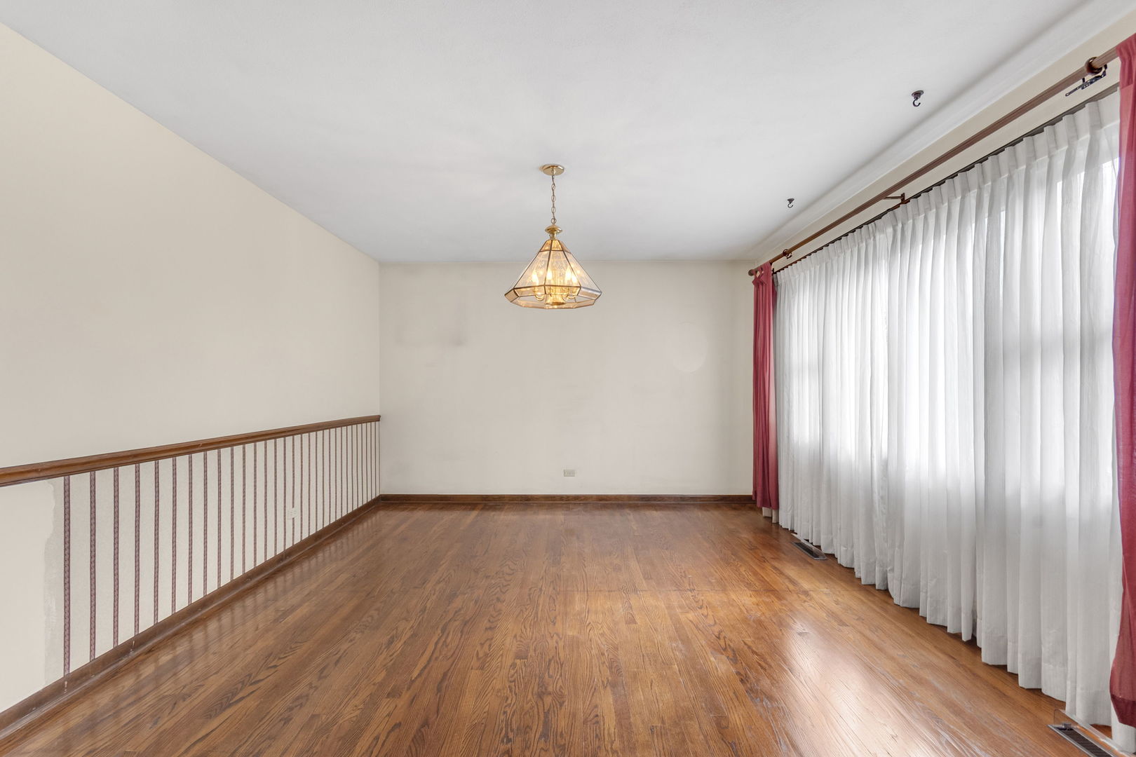 829 E Evergreen Street, Wheaton, IL 60187