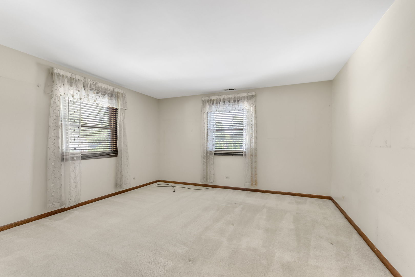829 E Evergreen Street, Wheaton, IL 60187