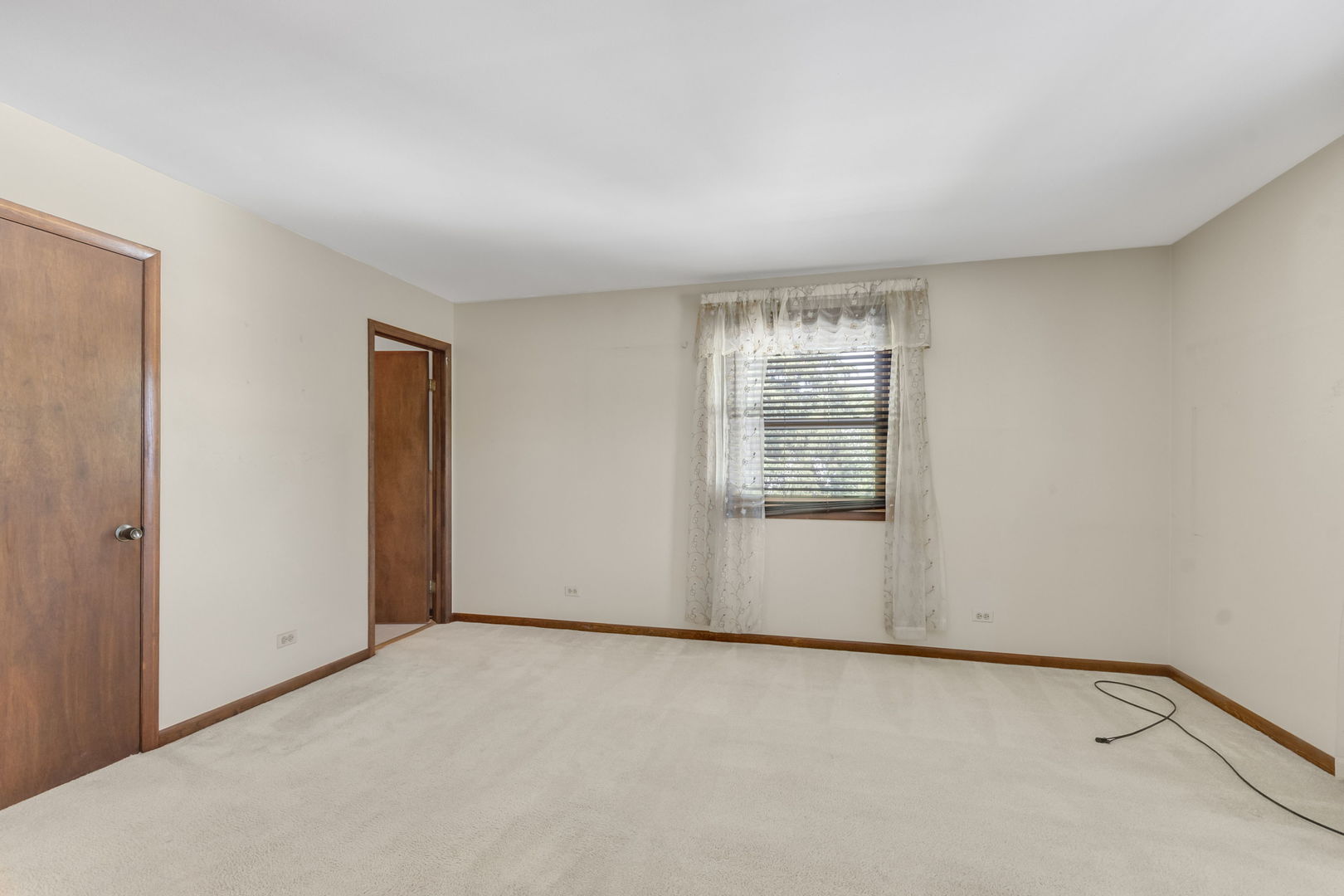 829 E Evergreen Street, Wheaton, IL 60187