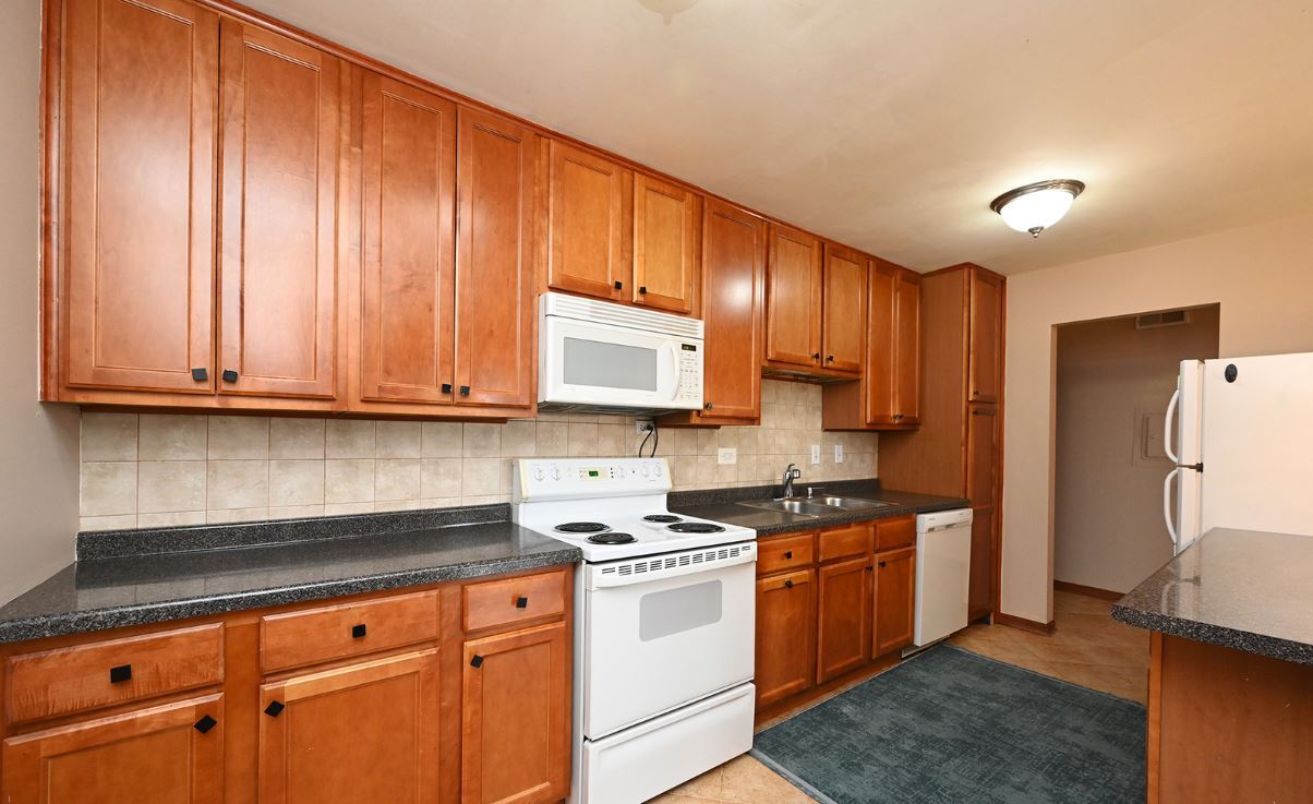 675 Grove Drive #409, Elk Grove Village, IL 60007