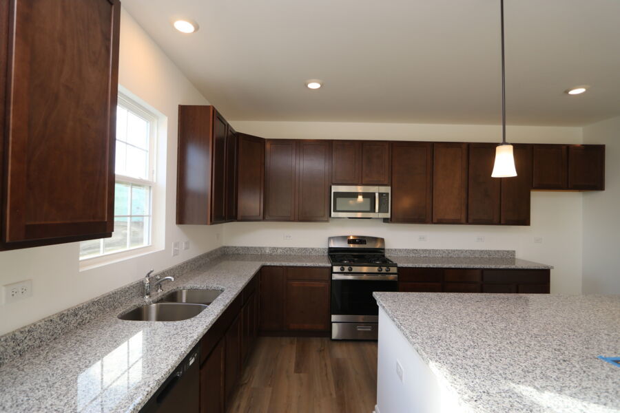 608 Henry Lane, Oswego, IL 60543