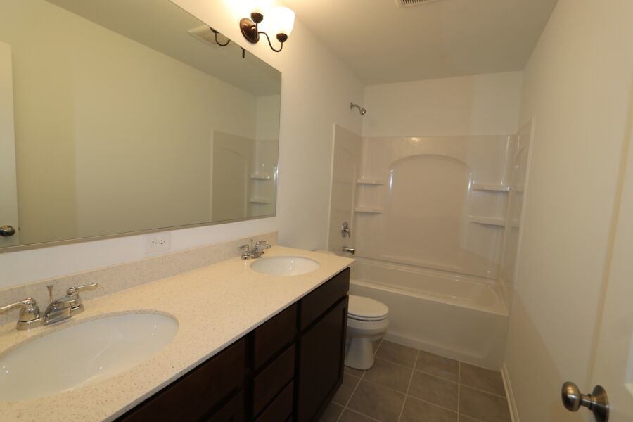 608 Henry Lane, Oswego, IL 60543