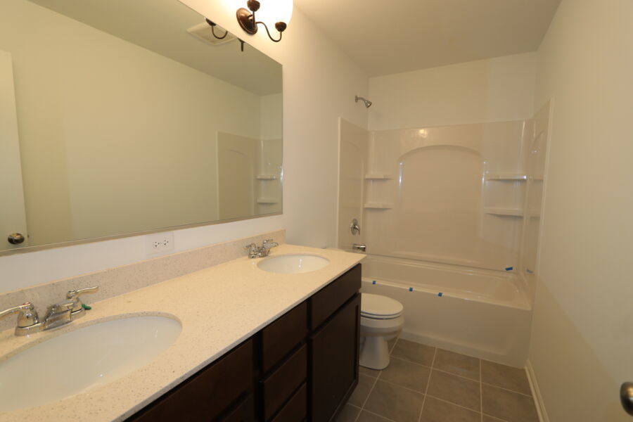 608 Henry Lane, Oswego, IL 60543