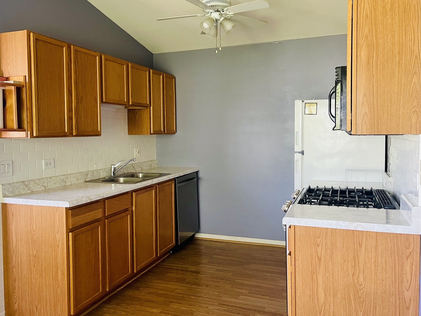 1248 N RED OAK Circle #4, Round Lake Beach, IL 60073