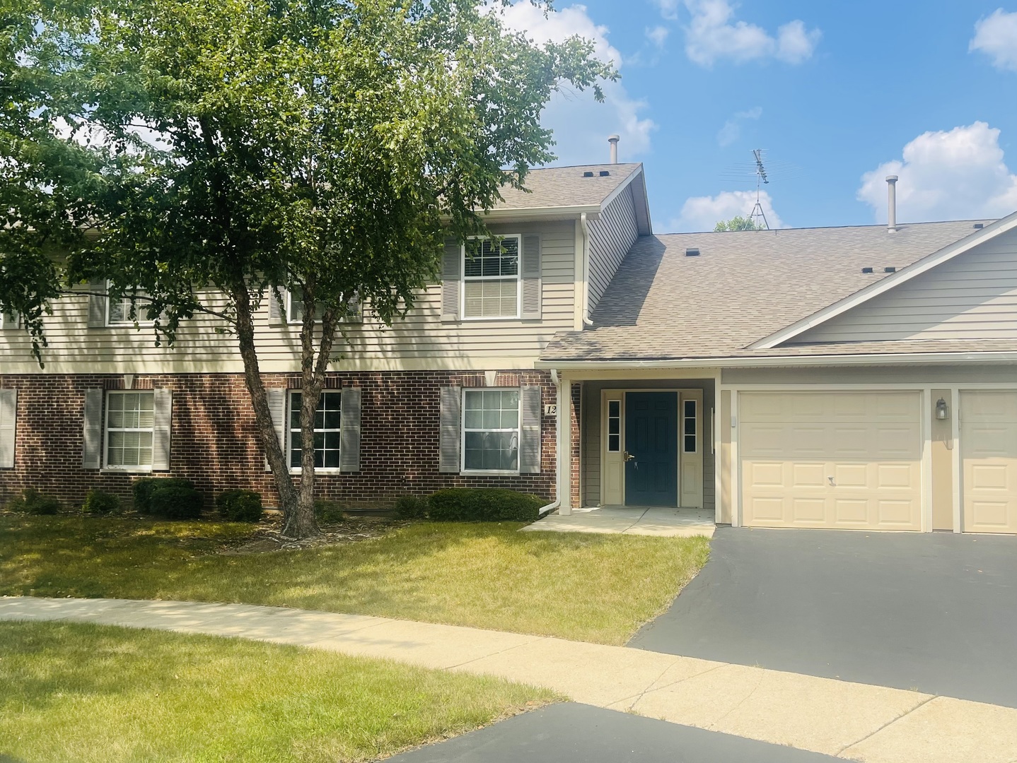 1248 N RED OAK Circle #4, Round Lake Beach, IL 60073