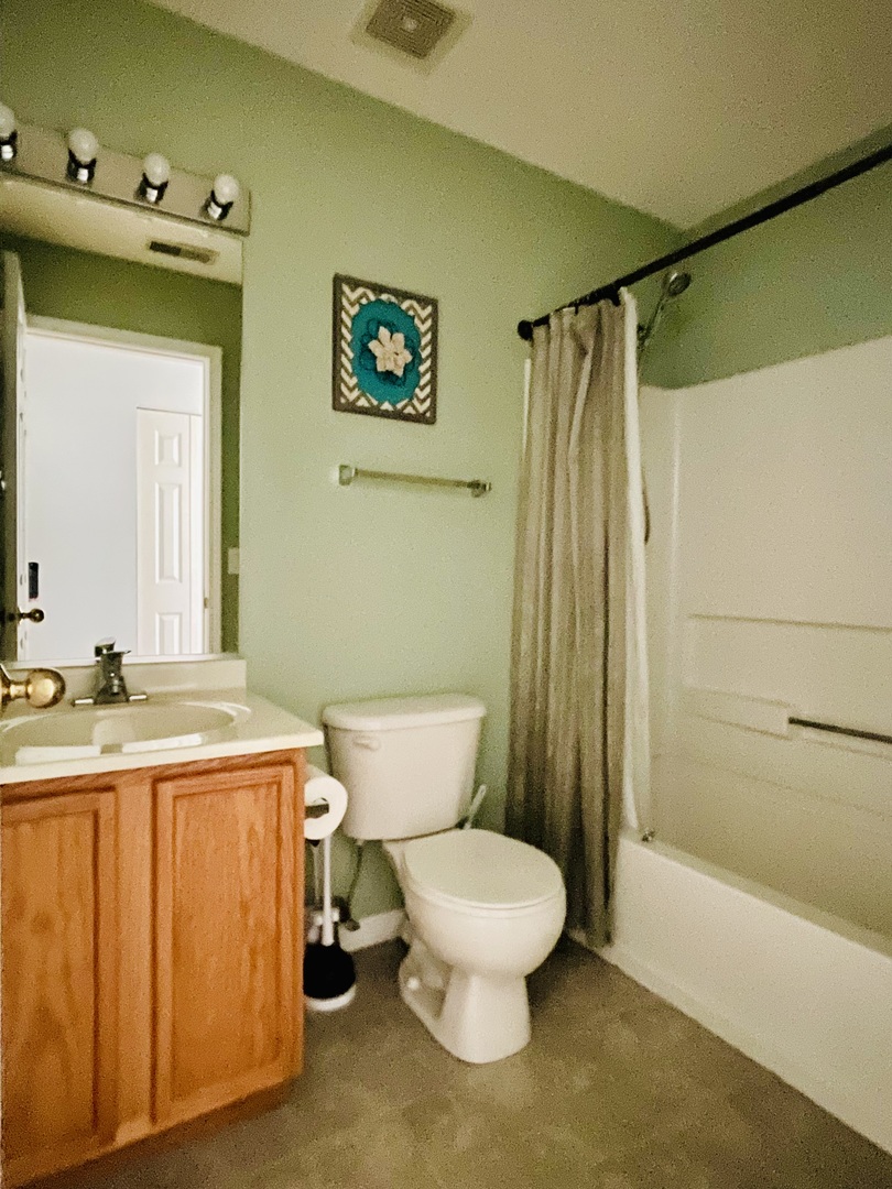 1248 N RED OAK Circle #4, Round Lake Beach, IL 60073