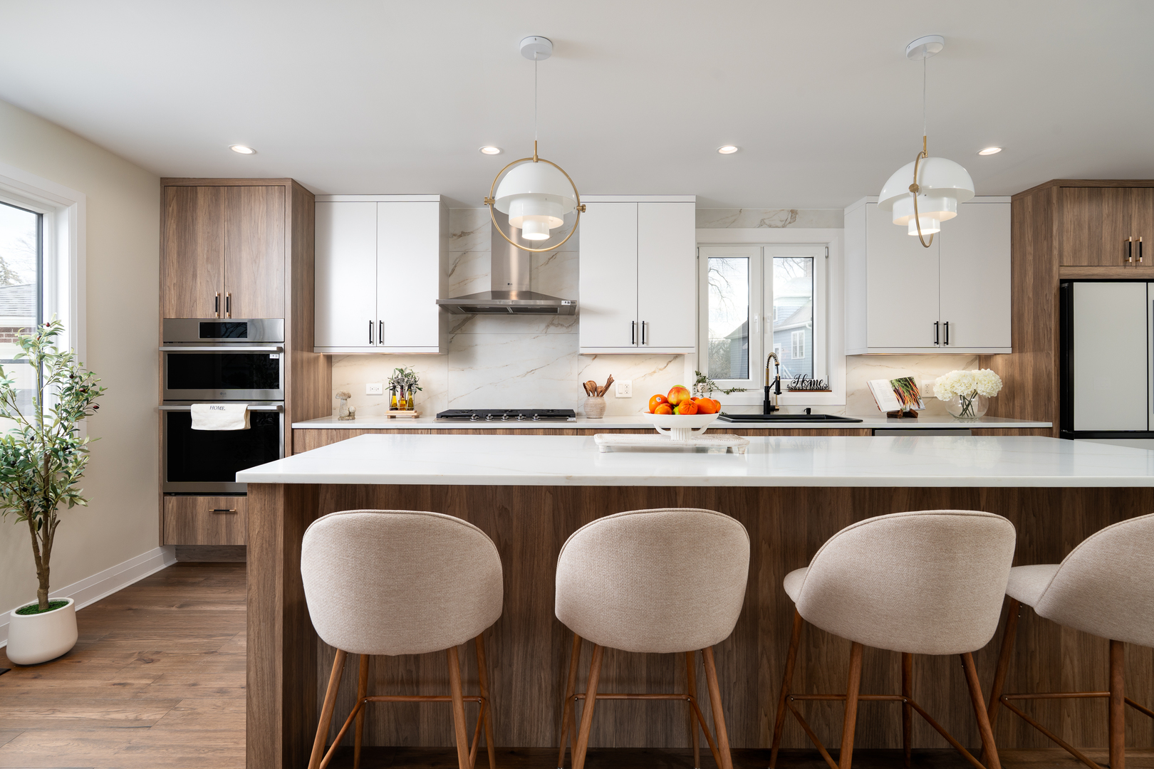 805 S Tures Lane, Des Plaines, IL 60018