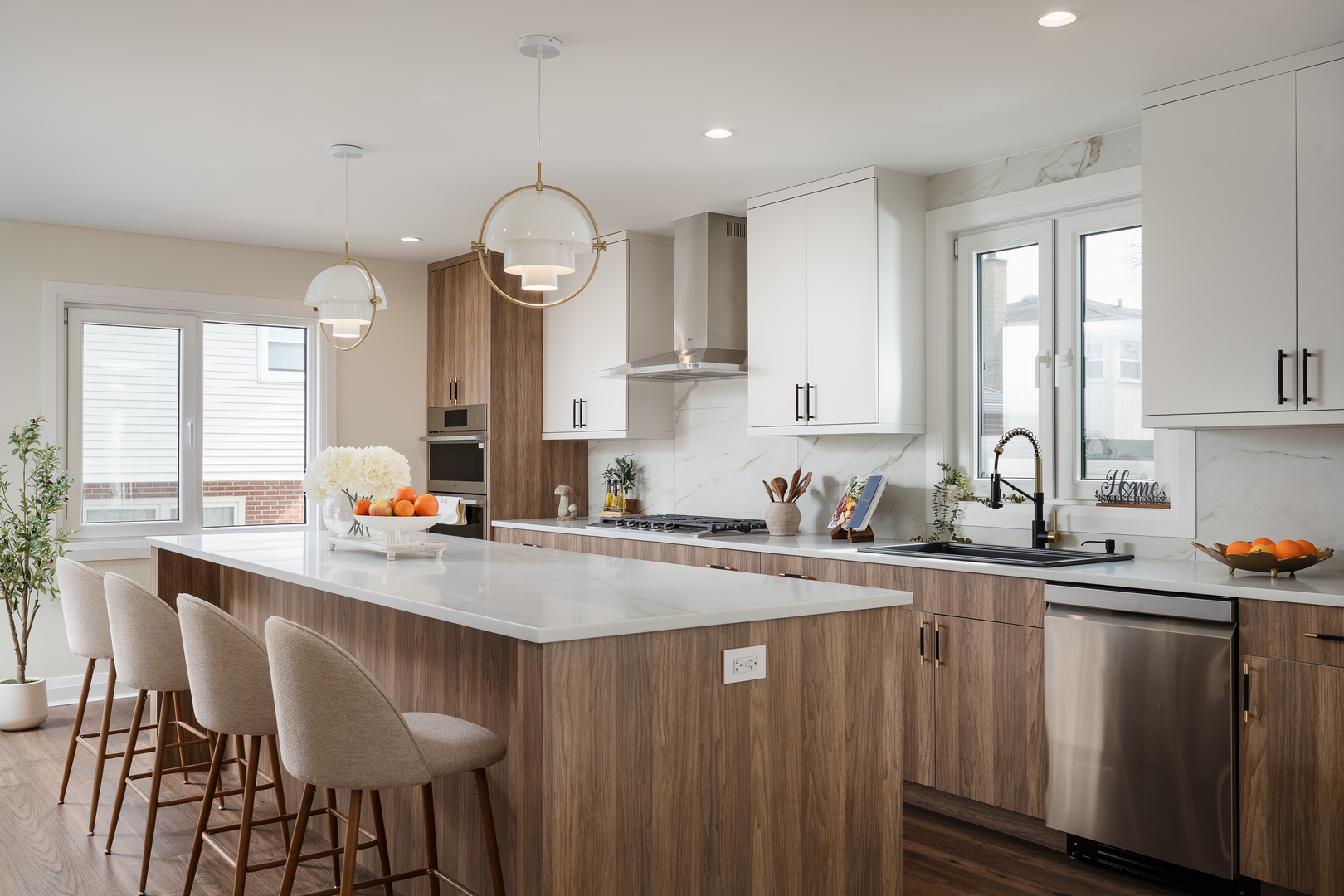 805 S Tures Lane, Des Plaines, IL 60018