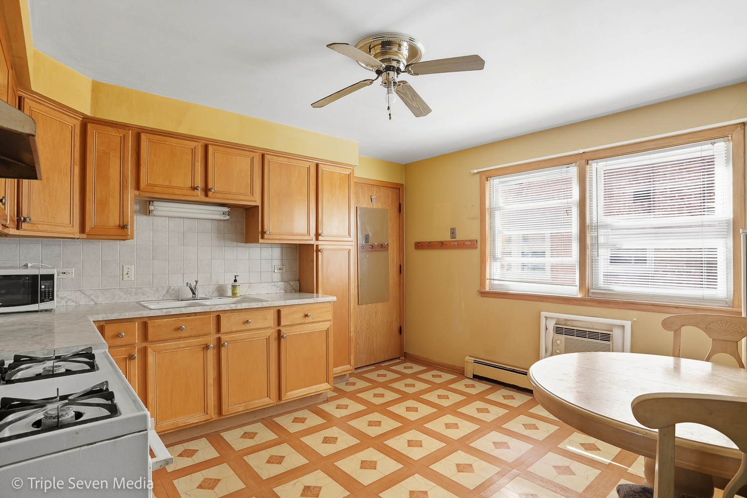 3907 N Central Avenue #2W, Chicago, IL 60634