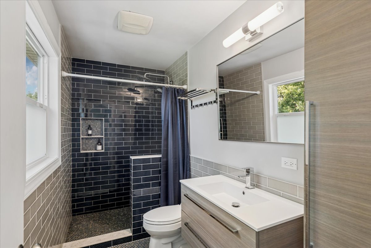 32956 N Ashley Drive, Grayslake, IL 60030