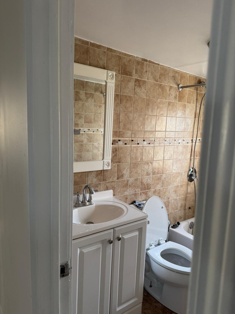 2423 N Newcastle Avenue #2, Chicago, IL 60707