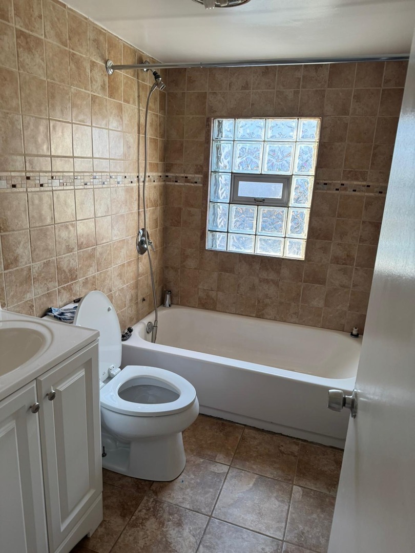 2423 N Newcastle Avenue #2, Chicago, IL 60707