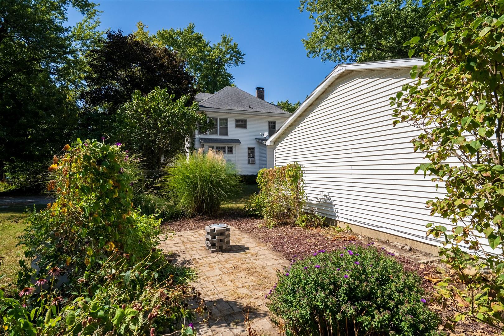 355 N Cherry Street, El Paso, IL 61738