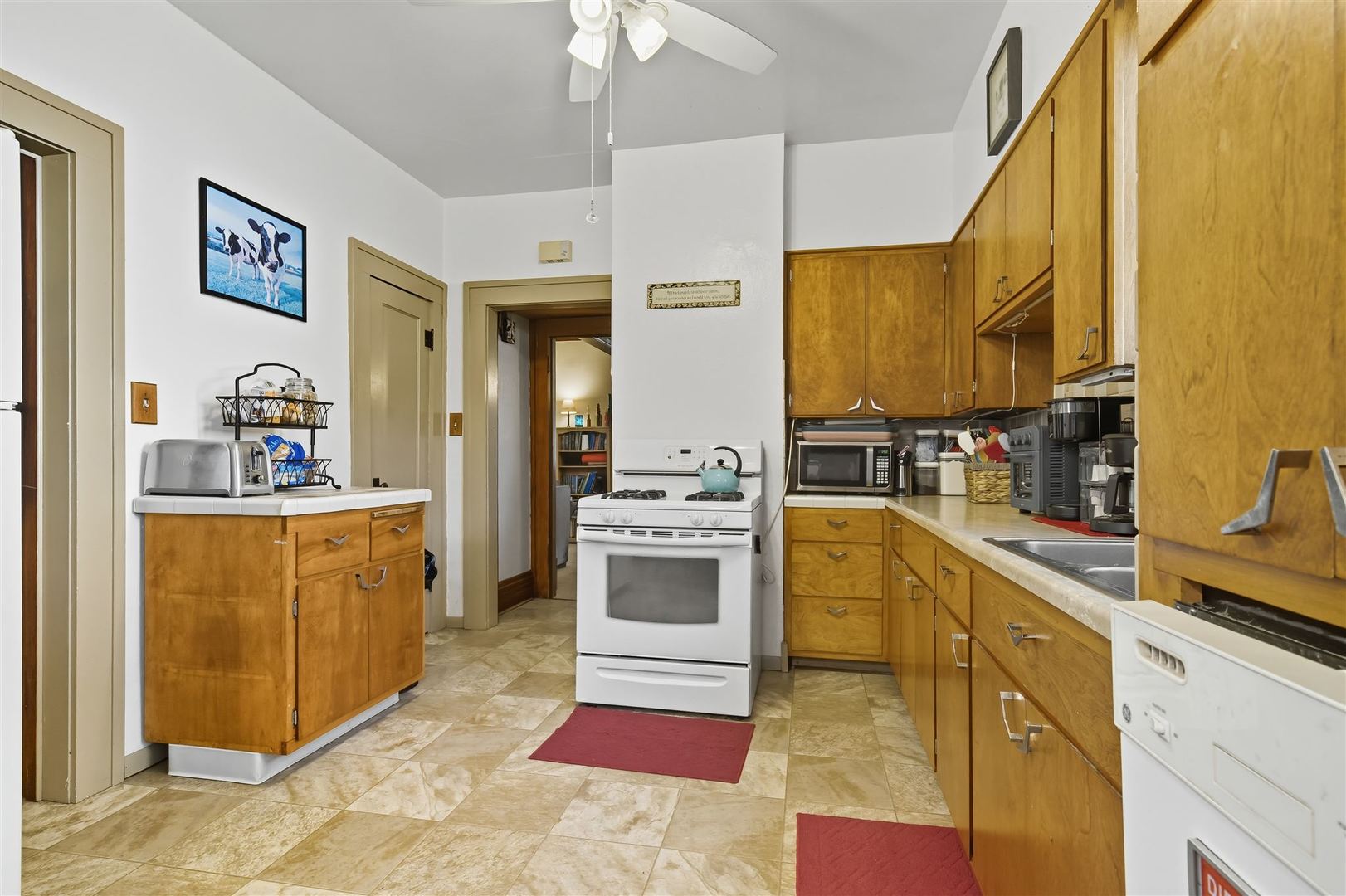 355 N Cherry Street, El Paso, IL 61738