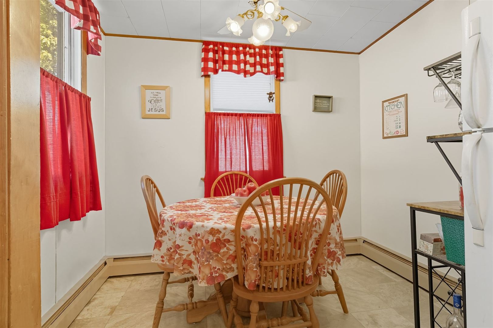 355 N Cherry Street, El Paso, IL 61738