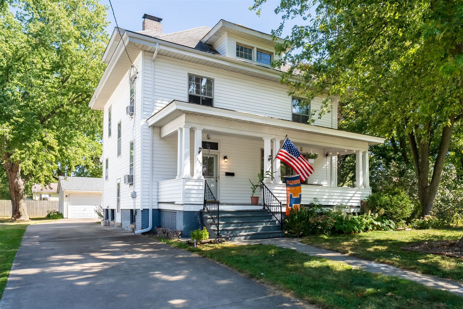 355 N Cherry Street, El Paso, IL 61738