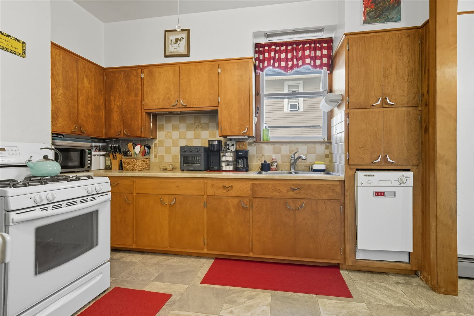 355 N Cherry Street, El Paso, IL 61738