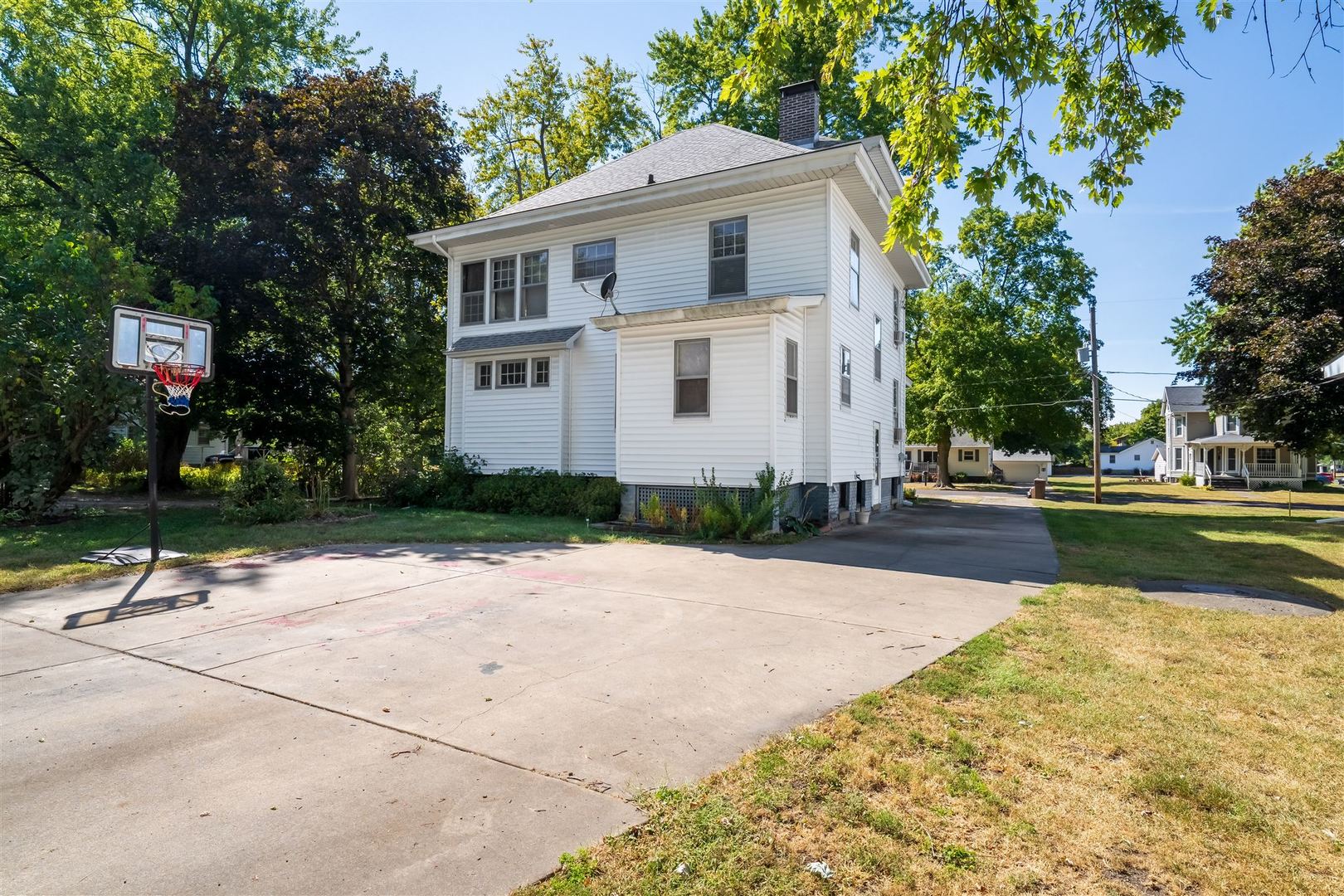 355 N Cherry Street, El Paso, IL 61738