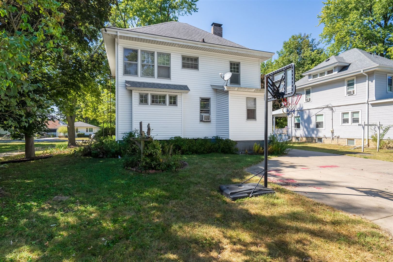 355 N Cherry Street, El Paso, IL 61738