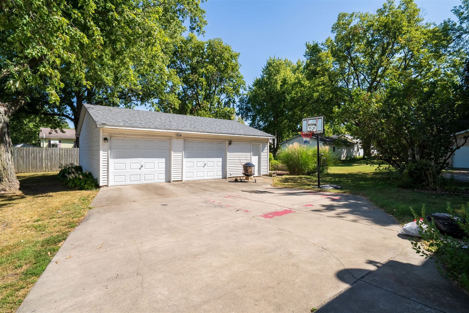 355 N Cherry Street, El Paso, IL 61738