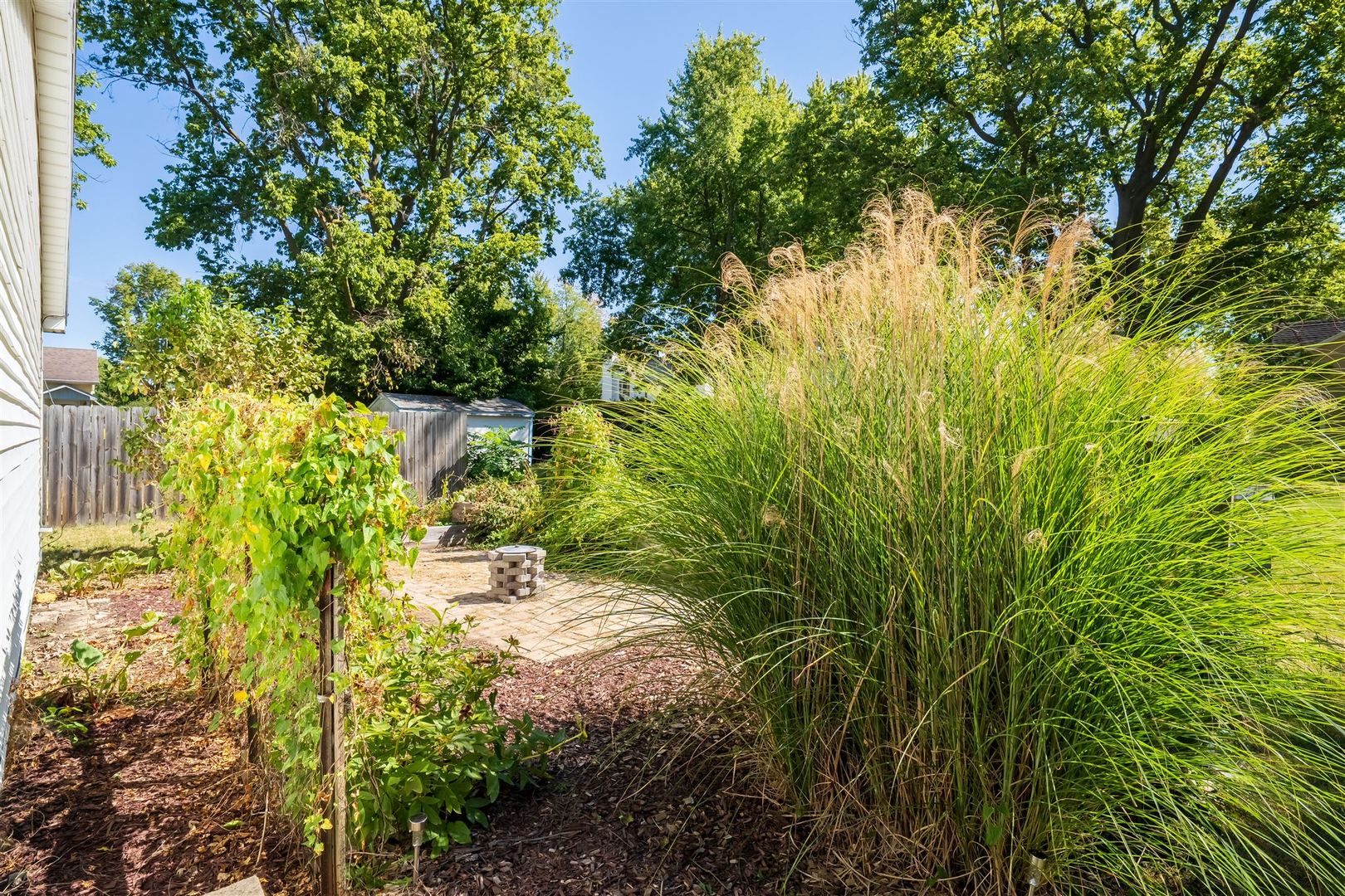 355 N Cherry Street, El Paso, IL 61738