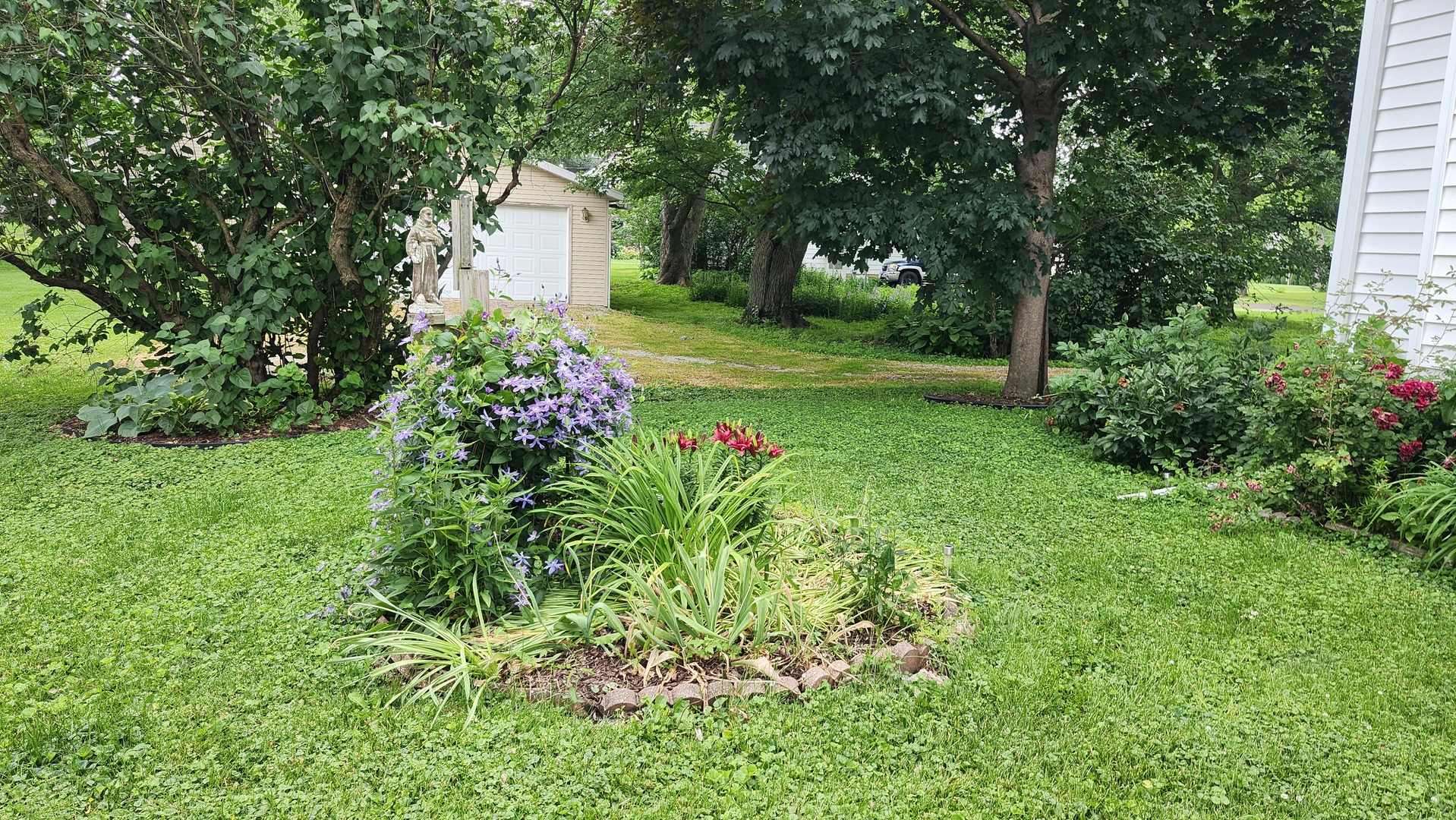 355 N Cherry Street, El Paso, IL 61738