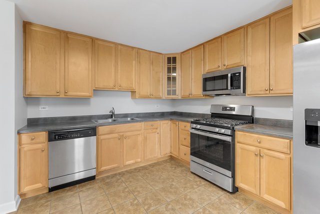2423 N Kennicott Drive #3A, Arlington Heights, IL 60004