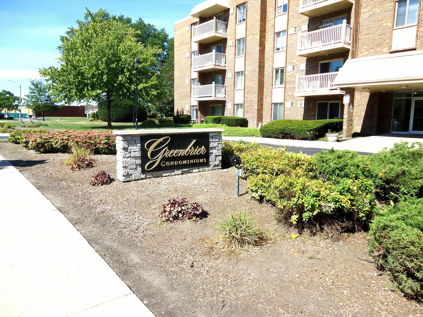 2423 N Kennicott Drive #3A, Arlington Heights, IL 60004