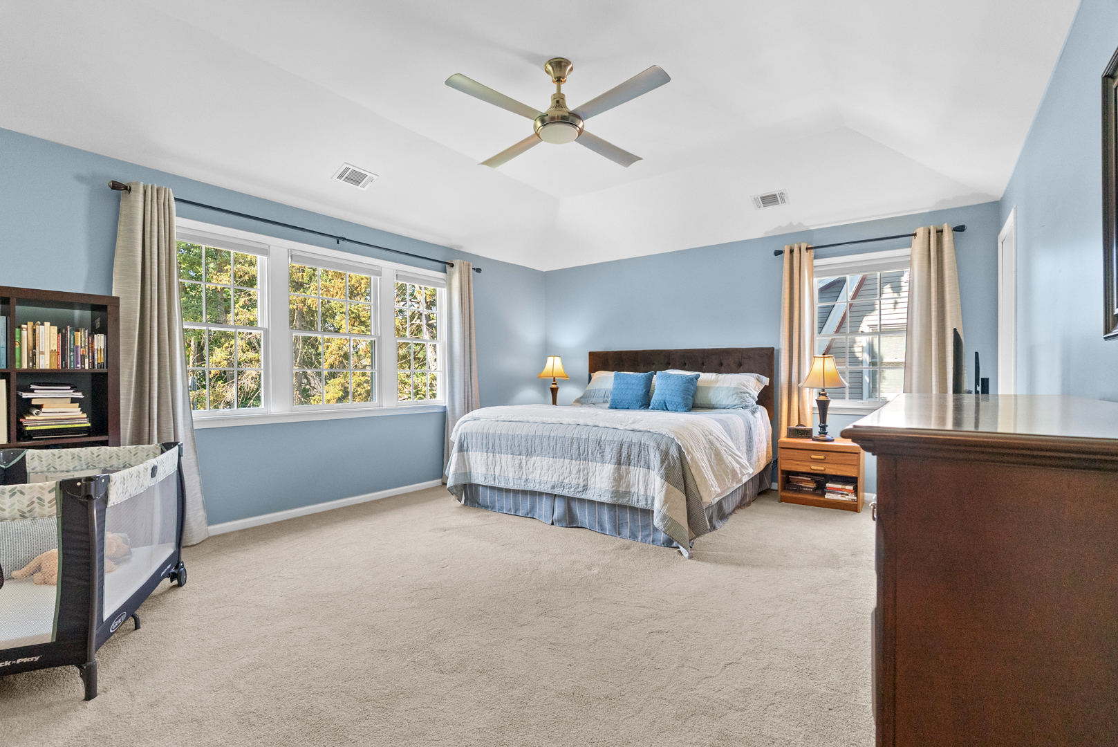 562 S Poplar Avenue, Elmhurst, IL 60126