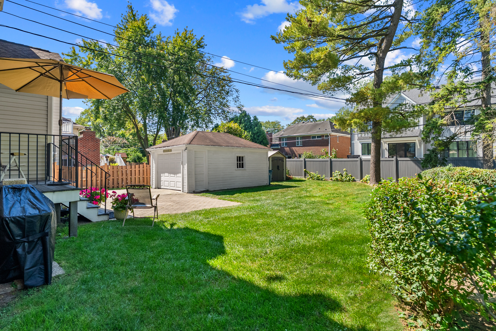 562 S Poplar Avenue, Elmhurst, IL 60126