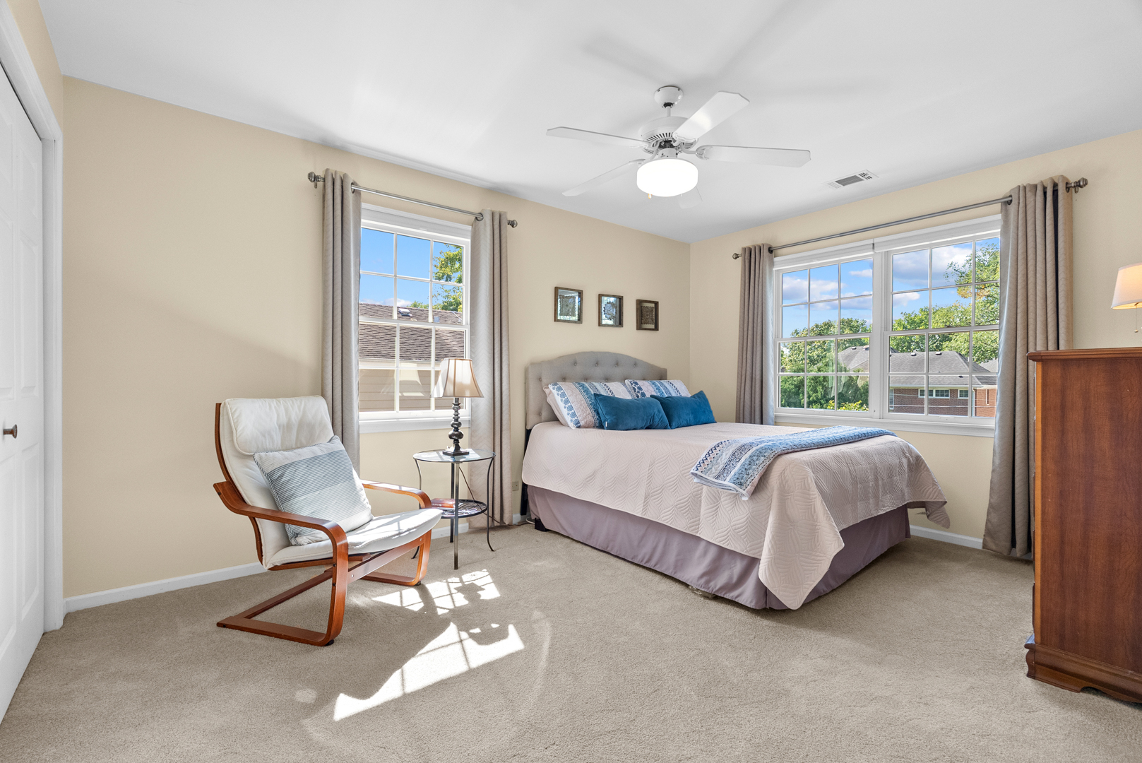 562 S Poplar Avenue, Elmhurst, IL 60126